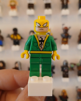 Íman Iron Fist - Fato (Marvel)